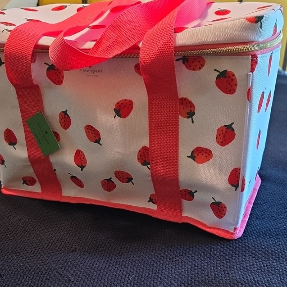 Kate Spade Strawberry Print Cooler Bag - Red and White. New w/tags - Picture 1 of 13